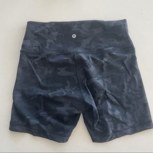Lululemon Wunder Train Short Black Camo Size 10